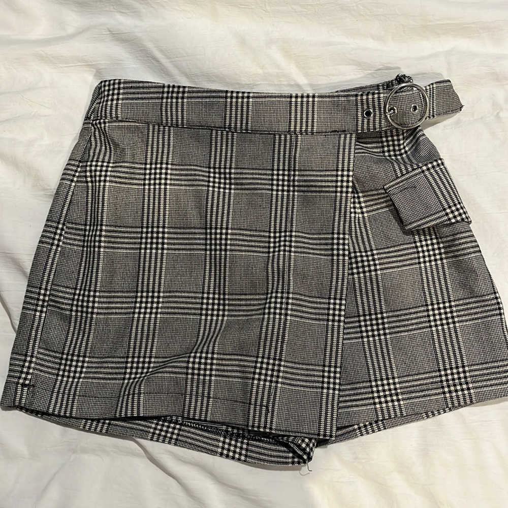 Plaid shorts with built in belt